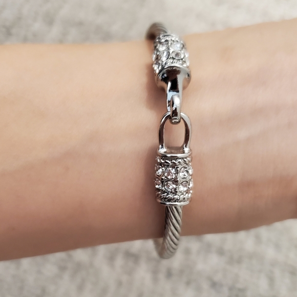 $15 Beautiful bracelet - Picture 3 of 3